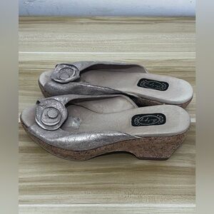 Elegant Silver Women's Shoes with Floral Detail